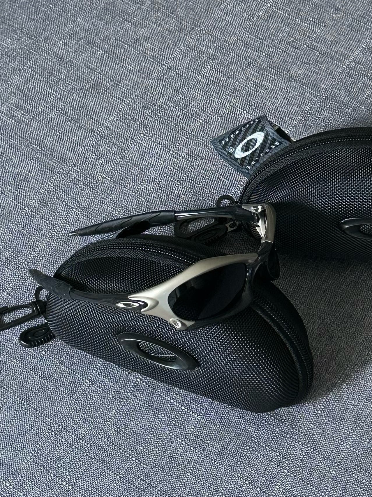 Vintage Oakley Splice Sunglasses: Polished SILVER Frame, Black Lenses - Vintage Collectible